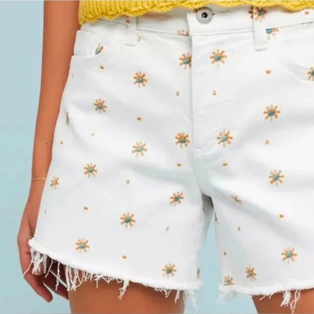 Anthropologie White Starburst Embroidered Jean Shorts NWOT - Picture 2 of 10